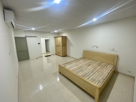 Cho thuê nguyên căn kinh doanh ngõ thông Yên Hòa Cầu Giấy 5 ngủ 3T = 150m2. Đủ đồ. Giá 16tr/th