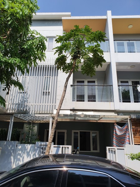 Cho thuê nhà phố Quận 9 trong khu phức hợp cao cấp Mega Village