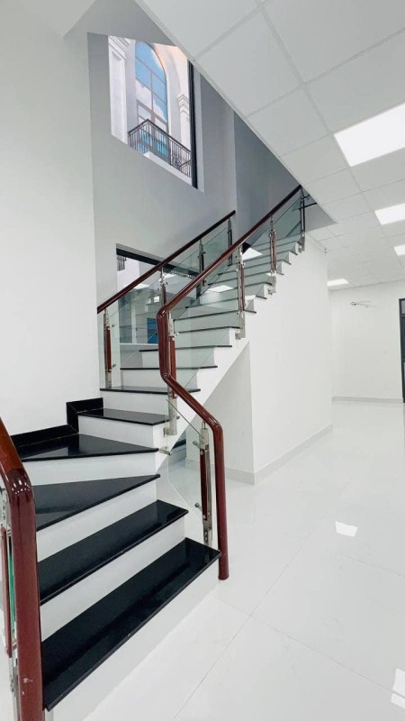 Cho thuê biệt thự 250m2 hoàn thiện tại Vinhomes Quận 9 giá chỉ 35 triệu