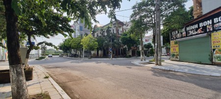 Cho thuê mặt bằng lô góc Nguyễn Du, Khai Quang. DT 230m2