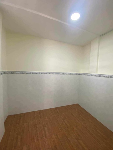 Nhà Lạc Long Quân, hẻm 8M. Tân Bình giáp quận 10. Giá 7.8 tỷ