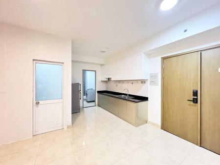 Phòng master đẹp có ban công trong chung cư Lux garden 370 Nguyễn Văn Quỳ Q.7