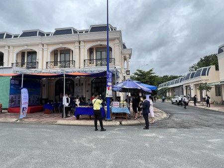Bán nhà đẹp giá công nhân nằm ngay trung râm Thị Xã Bến cát