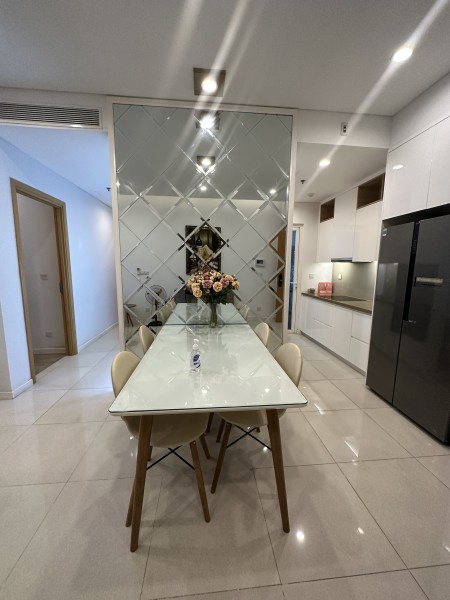 Sarimi cho thuê căn hộ 2PN tầng cao view công viên
