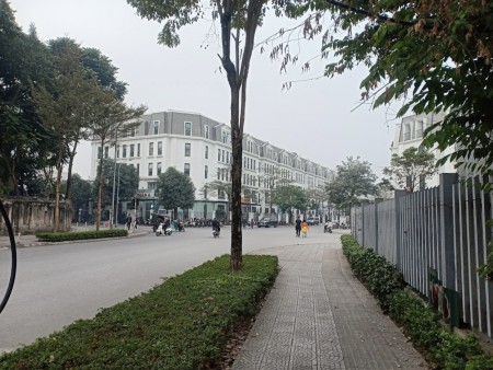 NHÀ ĐẸP Kim Giang - Hoàng Mai. Giáp với Thanh Xuân, Linh Đàm, Hoàng Đạo Thành, Vũ Tông Phan. 3,5 tỷ