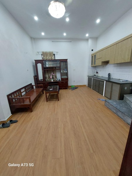 Bán nhà Hoàng Mai 30m2 4Tầng, mặt tiền 4.3m ngõ ô tô vào - giá 2,x tỷ có thương lượng,