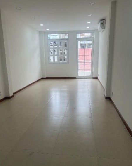 Tin được không, nhà ngay MT Nguyễn Trãi P. Bến Thành quận 1 mà chưa tới 50 tỷ. Có rẻ quá không vậy