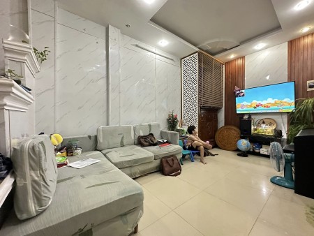 Cần bán nhà Phùng Khoang - 4 tầng 5 ngủ - Ngõ thông thoáng sáng - Xe tải 5 tạ đổ cổng