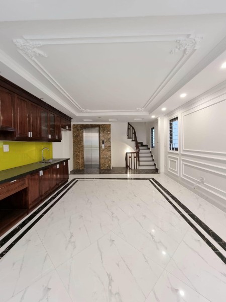 Bán nhà Minh Khai, thang máy, Oto, 40m2