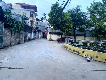 Bán đất tại ngõ 2 An Dương Vương Tây Hồ, rộng 100m2 mặt tiền 7m, giá đất bán 6.9 tỷ, có thương lượng