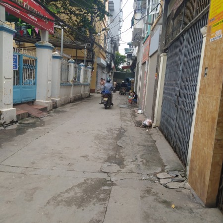 Linh Đàm - Bằng Liệt ,3 tầng, 63.5m2, Ôtô đỗ cổng, cách nhà ra ngõ ô tô chánh, sổ đổ cc, nhỉnh 4 tỷ