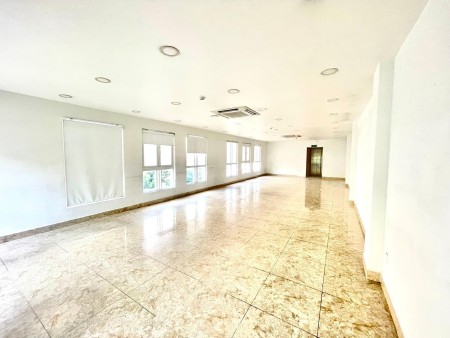 Cho thuê tòa nhà VP góc 2MT có TM PCCC giá chỉ 80tr/th Q1
