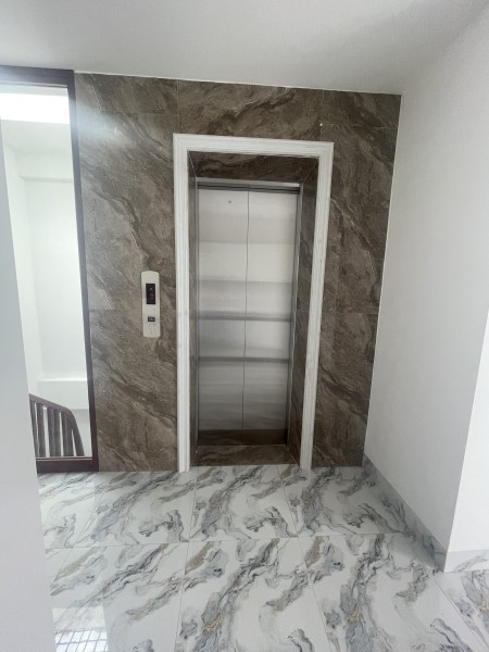 Bán gấp tòa chung cư mini gần trường ĐH Tài Nguyên, 70m2x7T thang máy, thu nhập 60tr/tháng