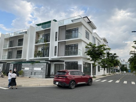 Cho thuê căn Biệt Thự ngã tư cổng vào An Phú City vị trí thuận lợi kinh doanh giá tốt