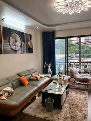 Bán nhà Ngọc Thụy 48m, ga ra, kinh doanh tấp nập chợ trường học đa tiện ích. Giá 8.7 tỷ