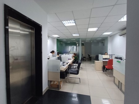 Cho thuê tòa nhà VIP MT đường Khánh Hội Quận 4, TPHCM giá tốt chính chủ