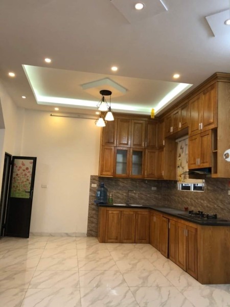 Cần bán nhà phố An Dương Tây Hồ rộng 30m2, ô tô đỗ cửa, giá 4.3 tỷ