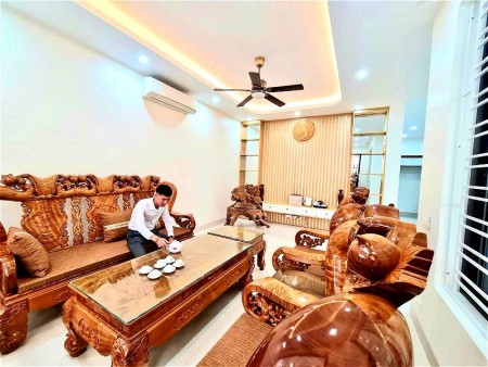Gia đình về quê ở cần bán lại căn nhà 4 tầng mặt ngõ 15 An Dương Vương 100m². Mặt tiền 7m3 giá 18tỷ