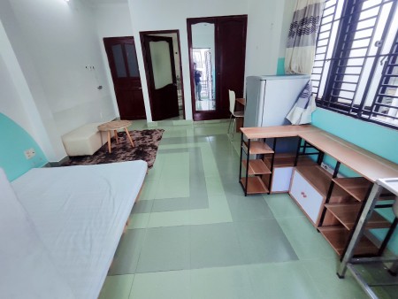 Cho thuê CHDV mặt tiền Lê Quang Định, gần Bà Chiểu, sạch sẽ, đầy đủ tiện nghi, giá 4,5 triệu/tháng