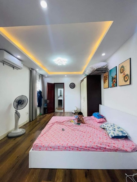 Bán nhà Phố Võ Chí Công - Cầu Giấy- 35m2 - 6 Tầng - Full nội thất - 3.9 tỷ ( Thương Lượng).