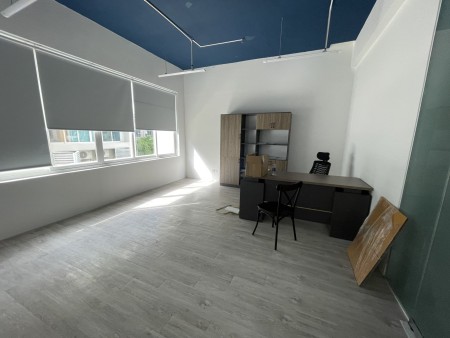Cho thuê văn phòng tầng 2 SH Saritown làm văn phòng cực vip giá 23 triệu/tháng