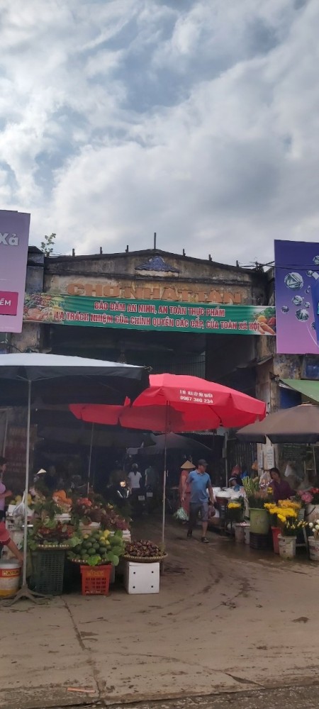 Chỉ 2 tỷ có ngay nhà cấp 4 đối diện chợ Nhật Tân. Mặt đường ô tô. Diện tích 44m² mặt tiền 7m