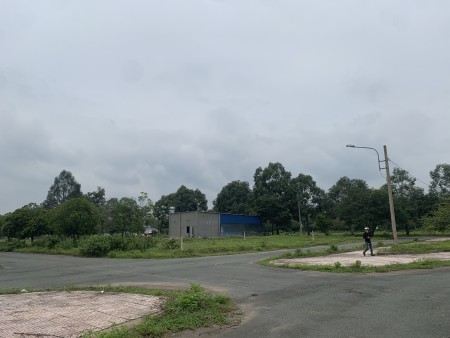 Bán đất DT 231m², nằm gần trường học, chợ Lớn và cách trung tâm hành chính 3km