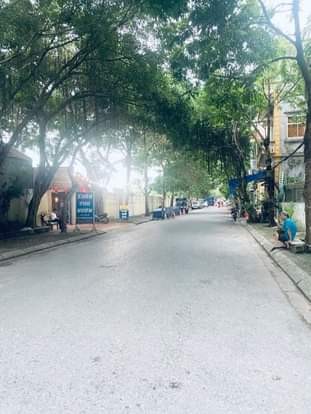 Bán nhà gần Trường Lâm, Việt Hưng, 35, 4 tầng, giá 2.6 tỷ, rẻ nhất, dân xây, sổ đỏ chuẩn