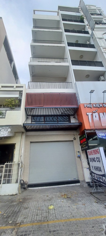 Cho thuê nhà MT Đường 3/2 có thang máy ngay trung tâm Quận 11