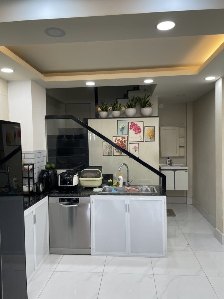 Nhà mặt tiền 4 tầng BTCT chỉ 3 tỷ 7 (Còn thương lượng)