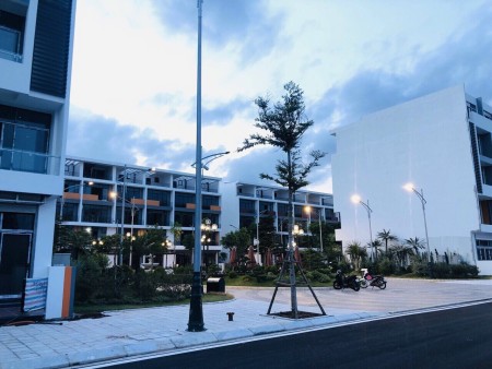Nhà mặt phố quận Long Biên, Nguyễn Lam hàng xóm BigC Aeon Mall kinh doanh tấp nập nhỉnh 6 tỷ