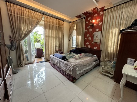 Cho thuê nhà Mặt tiền đường Quận 2 view Landmark 81 giá 5000$