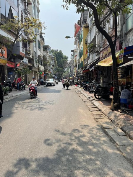 cần bán nhà phố hòe nhai.lô góc,vỉa hè rông 2,6m,mặt tiền 4,5m,21 tỷ