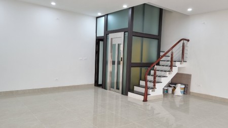 Cho thuê shophouse căn góc 150m2, 3 mặt tiền mặt đường lớn tại Vinhomes Ocean Park Gia Lâm