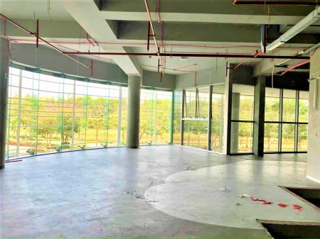 Cô cho thuê cặp shop tầng trệt 193m2 khu midtown m7 mặt tiền đường 15