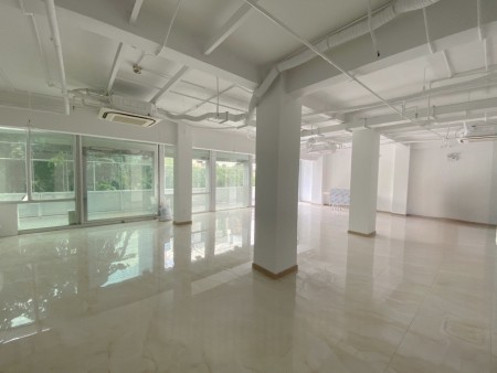 Cho thuê văn phòng mặt tiền đường Nguyễn Huệ - Gía siêu tốt