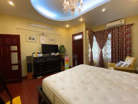 Cần bán nhà gấp Xã Đàn, Đống Đa, 48m2, ô tô cách nhà 20m, giá 3 tỷ 8