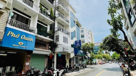 Chính chủ cần bán gấp nhà mặt phố Nguyễn Trường Tộ. Vị trí cực đẹp, thuận lợi:gần ngã 4 NTT- Cửa Bắc