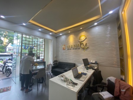 Cho thuê nhà mặt tiền số 235B Nguyễn Văn Cừ, Phường Nguyễn Cư Trinh, Quận 1