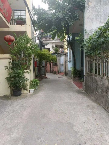 Giá rẻ đất Việt Hưng gần 50m, giá 3 tỷ 290 triệu, trung tâm, đa tiện ích, 0987883182