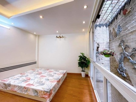 Bán nhà riêng tại Hào Nam, ra mặt phố chỉ 3 bước, DT 24m² x 5 tầng, giá 4,1 tỷ 0978974345
