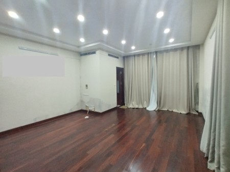 Tòa nhà ven hồ Tây. 571m2 x 5 tầng 2 hầm. Cho thuê mọi mô hình. Có cất lẻ theo từng tầng