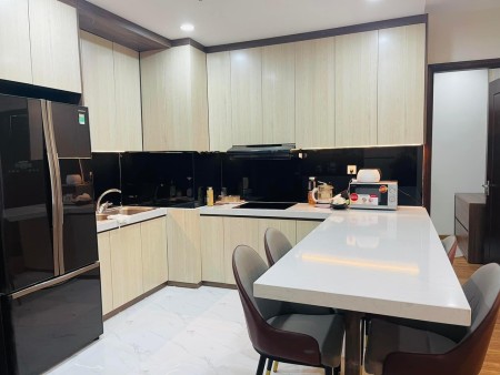 Chính chủ cần bán gấp căn hộ Vinhomes Times City - 2PN, 2WC - Diện tích 108m² - Giá 5 tỷ 500 triệu.