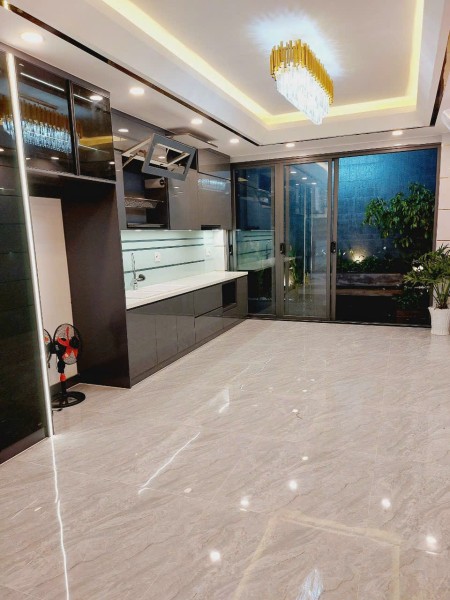 Nhà bán mặt tiền khu chợ Tân Hương _ 4X20M _ 2 lầu _ Sân thượng _ 5 phòng ngủ