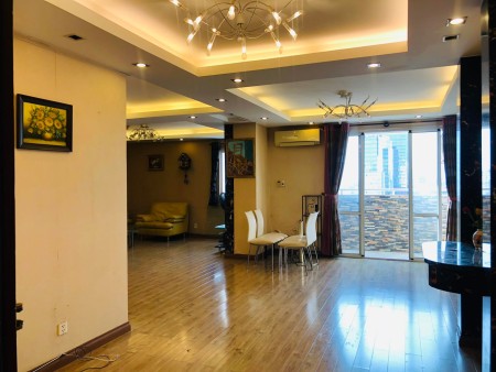 Cần cho thuê căn hộ central garden quận 1, dt : 145m2, 3pn, 2wc, giá : 16 tr/th,