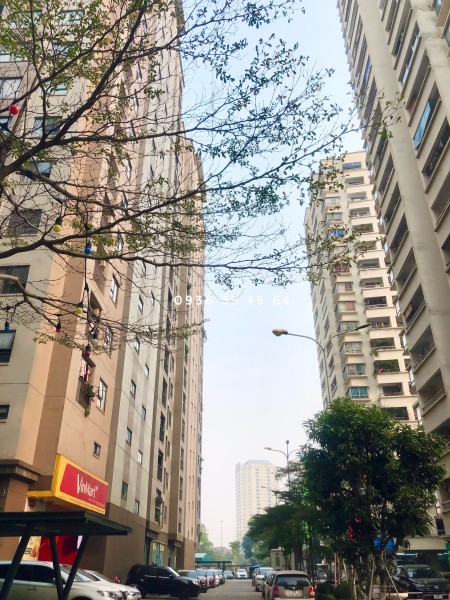 Bán căn hộ chung cư VOV Mễ Trì 2PN1WC, tầng thấp, BC Đông Nam, giá 2,2 tỷcó TL, SĐCC