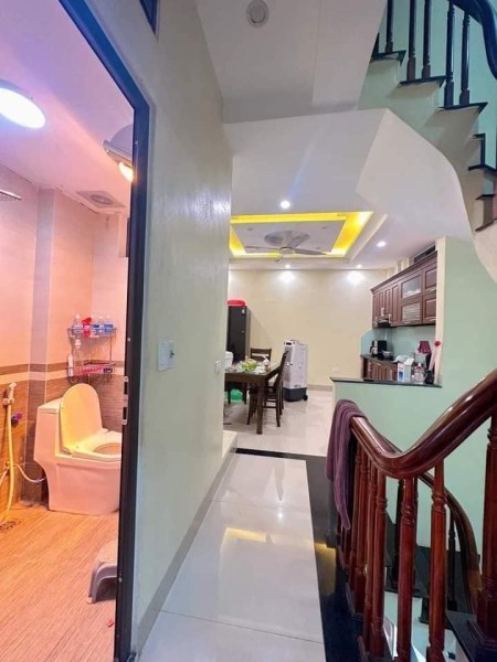 Bán nhà Phạm Văn Đồng, Cầu Giấy, giá 3.7 tỷ, ô tô cách nhà 10m