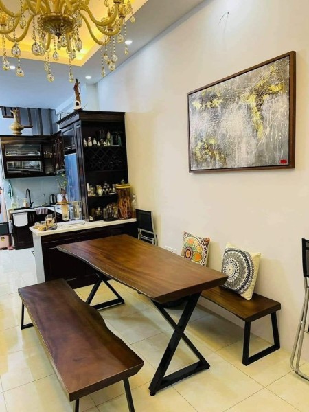 Bán nhà đẹp hiểm, hơn 4 tỷ ngay Dương Quảng Hàm
