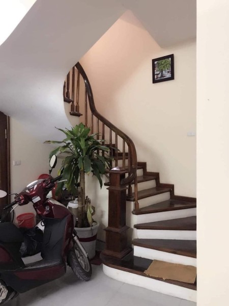 Bán nhà đẹp Lạc Long Quân, hơn 5 tỷ, 4 mặt thoáng