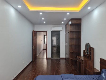 NHÀ ĐẸP NGỌC THỤY - Ô TÔ VÀO NHÀ - 43M2X5 TẦNG - 5,6 TỶ